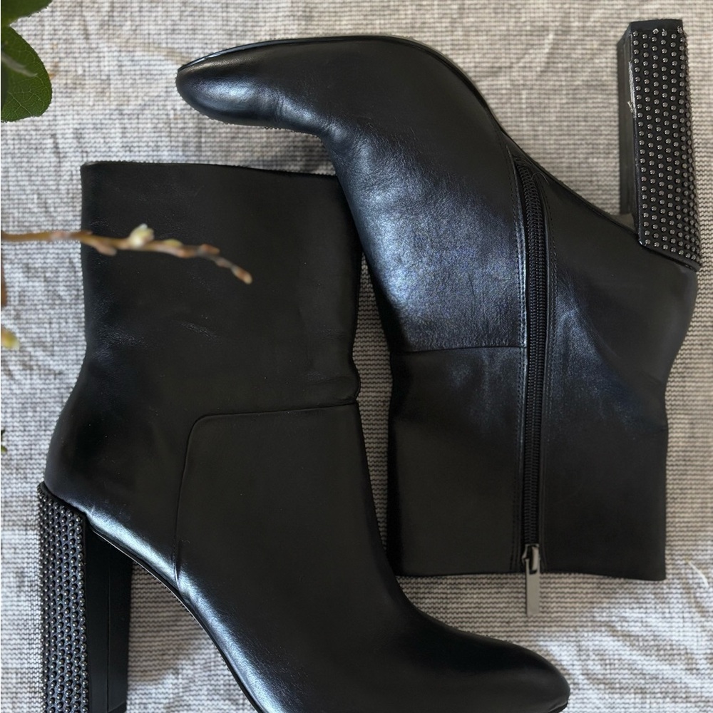 Elegant Black Leather Ankle Boots x Halston